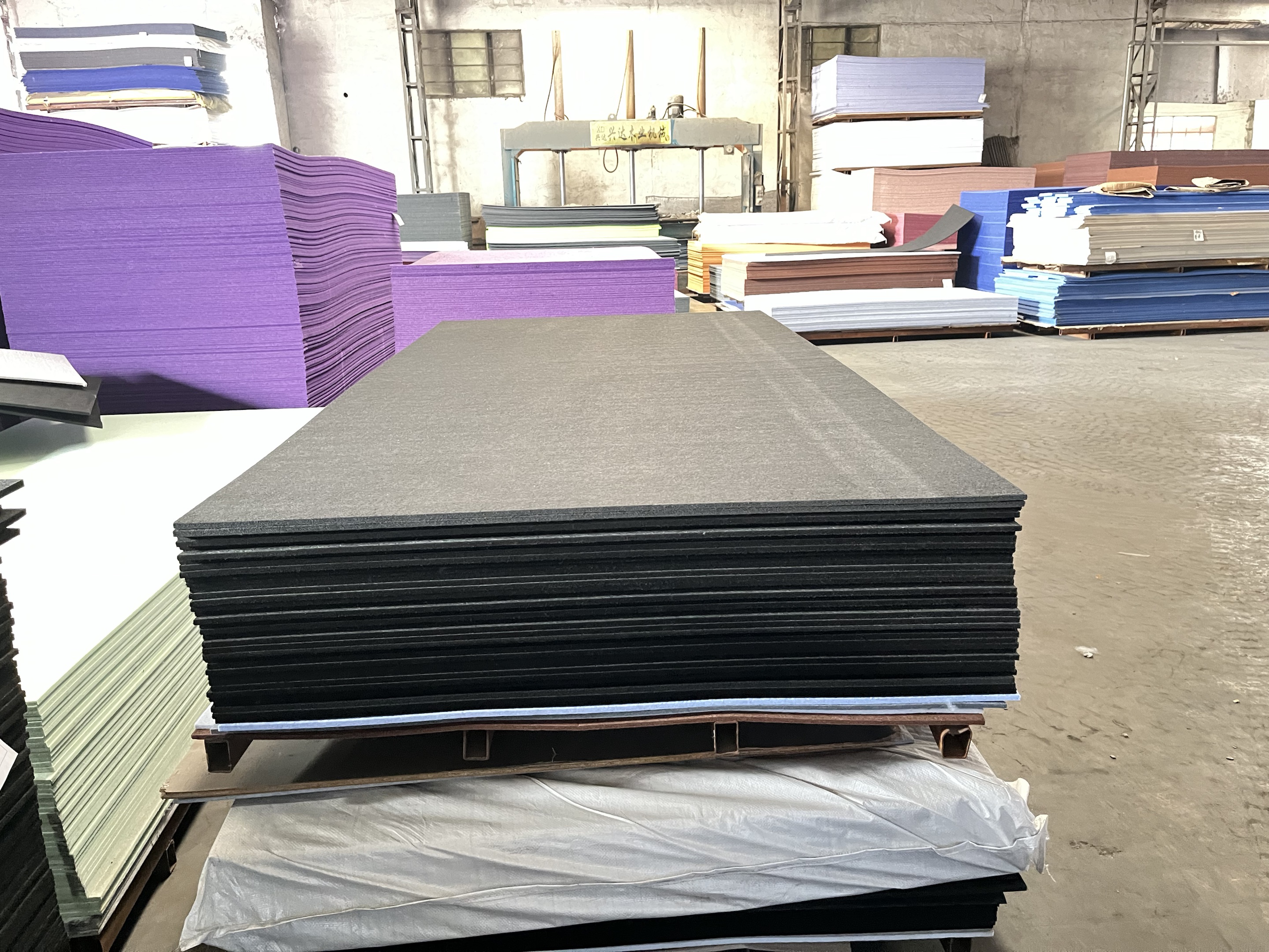 53e88de8-3581-4f04-ae56-3626e87a100f.jpg 聚酯纖維吸音板